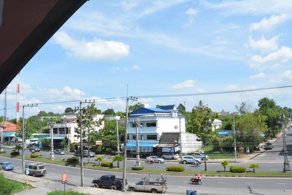 Krabi Inn & Omm Exterior photo