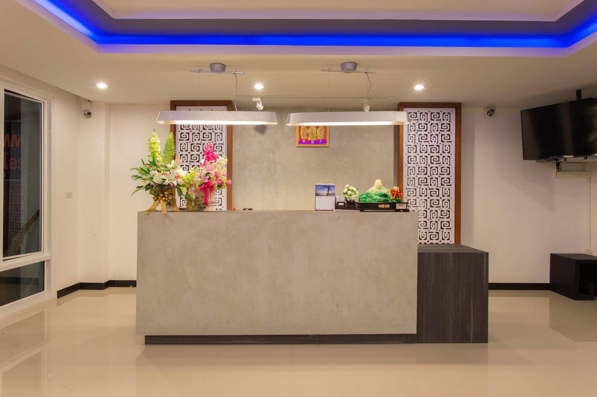 Krabi Inn & Omm Exterior photo